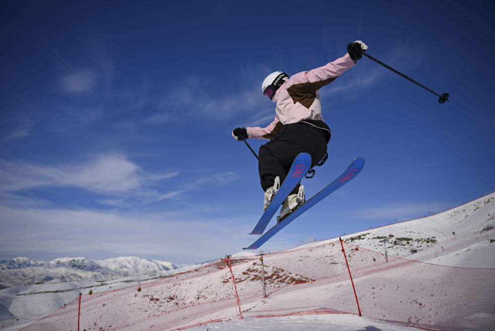 3年冬季旅游收入超百亿,阿勒泰冰雪游为何“热”?