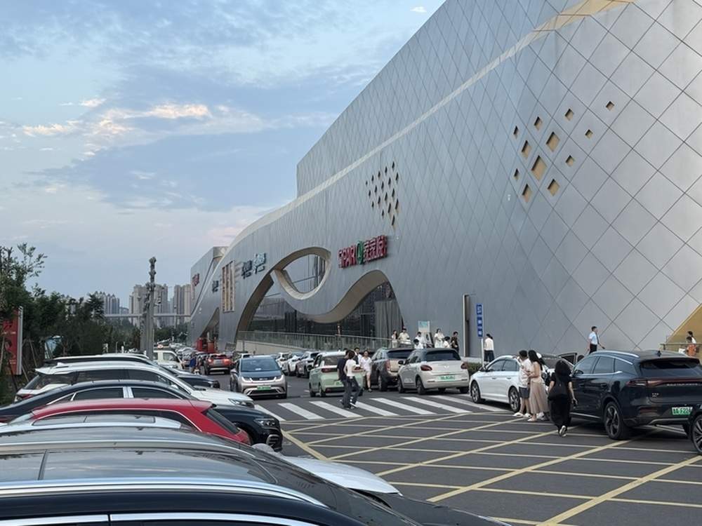 济南地铁4号线商业接驳调查：一条通道之隔，拉开商圈“温差”