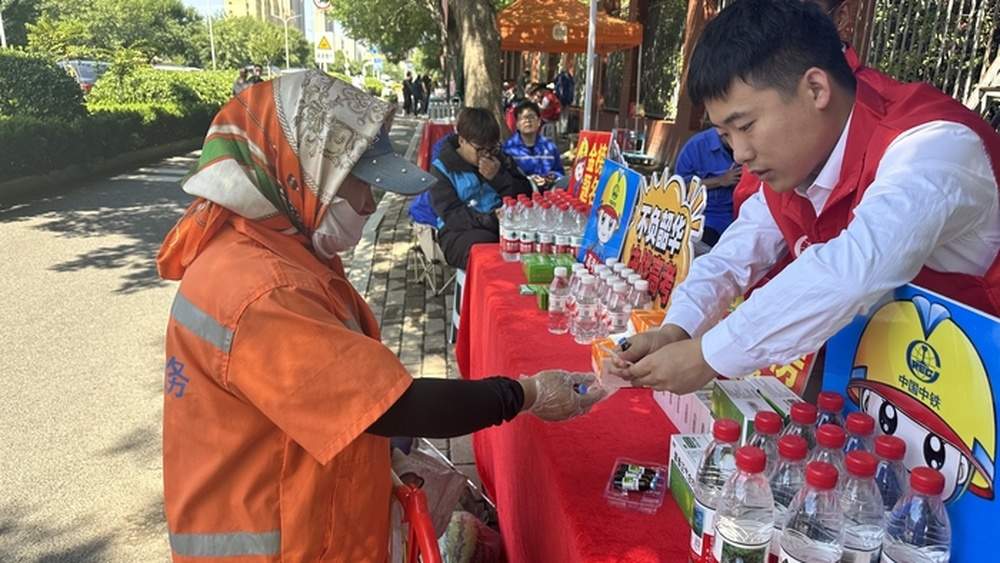 爱心助考再启航，济南地铁6号线建设者连续五年“护航”