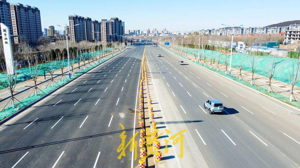 地铁8号线施工路段解除围挡，双向12车道通行重现