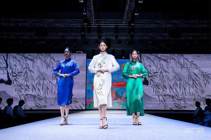 青春华章在“最美校园”绚丽绽放