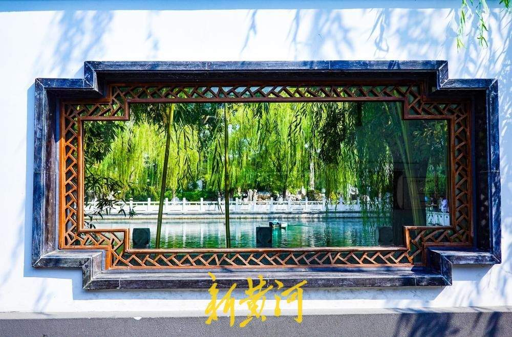一年四季 泉在济南丨西更道街八扇窗“框”住珍珠泉深秋美景