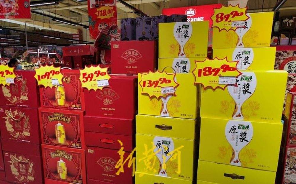 济南年货礼盒开始热销,坚果类商品受消费者追捧