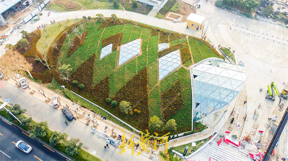 地铁4号线泉城公园站“挂牌”，出入口“披绿”融入公园景观