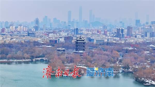 一年四季 泉在济南丨大雪纷飞覆泉城，大明湖畔绘冬韵