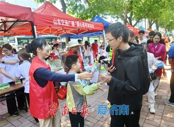 暖心护考 志愿同行 泉城义工倾情护航2026年高考