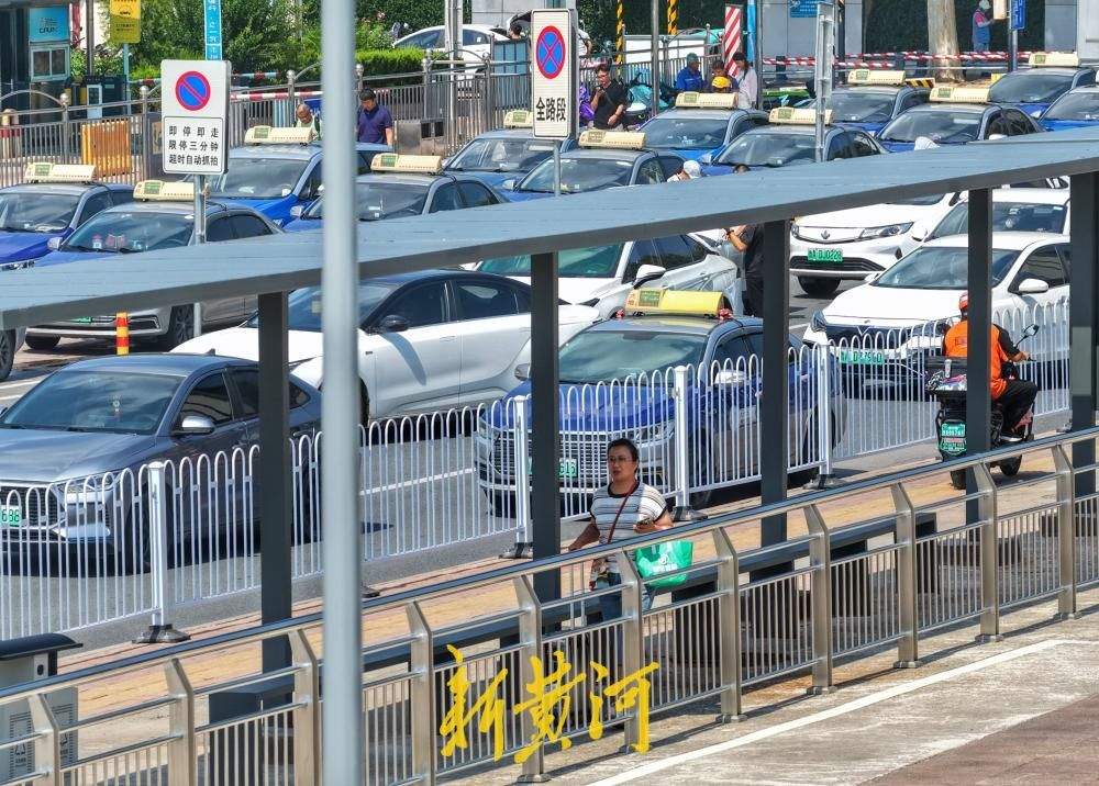 济南站南广场临时交通接驳枢纽今起启用 各类车流隔离运行，乘坐网约车有地面和地下两条路线