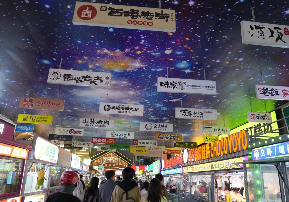 灯火映长假 夜游释放假期经济新潜力