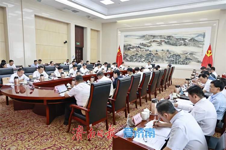 市委常委会召开会议 学习贯彻习近平总书记重要文章重要回信精神 研究安全生产、服务业扩能提质等事项