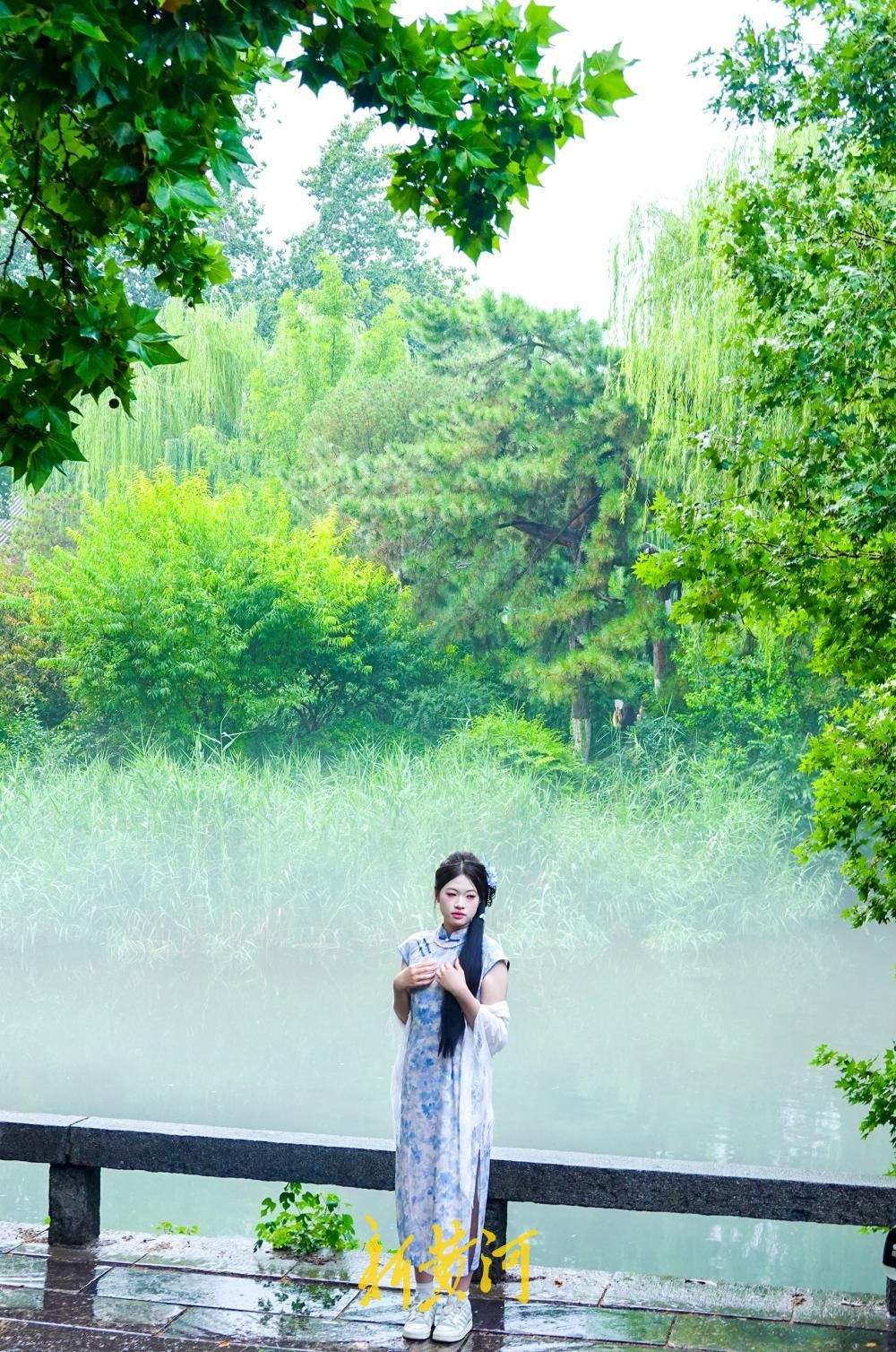 一场急雨过后 趵突泉公园泉池现“云雾润蒸”奇观