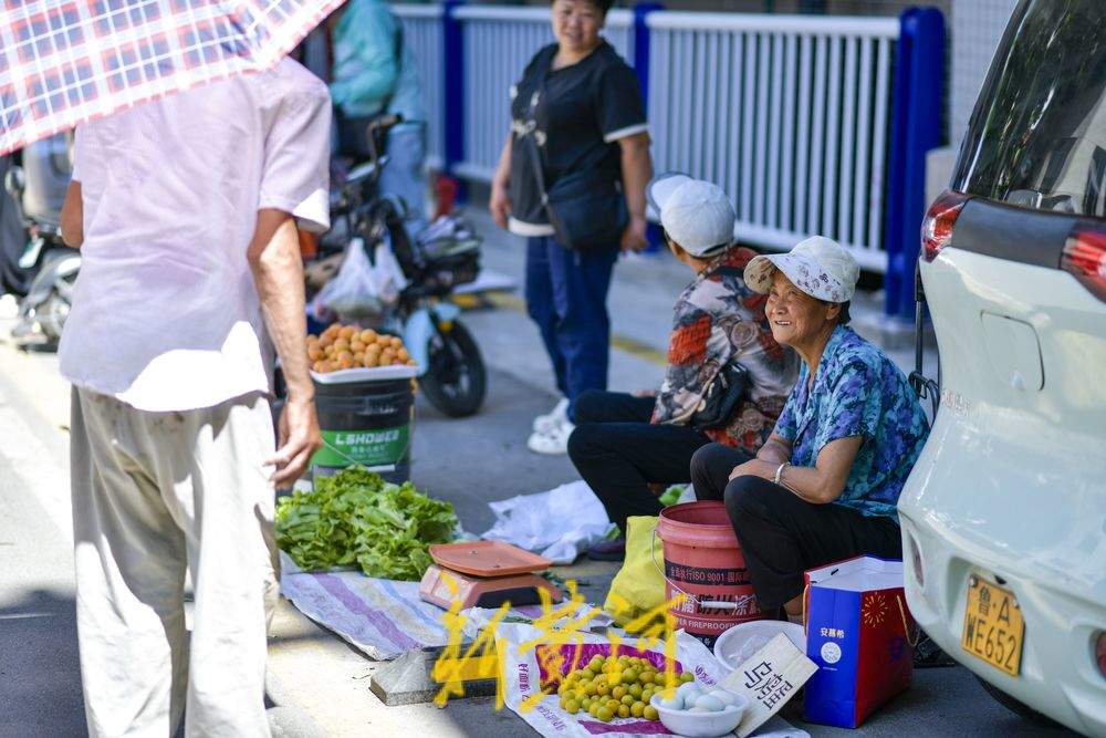 夏季水果“出山进城” 市区里的南山市集火起来