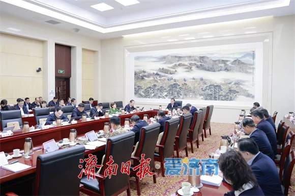 市委理论学习中心组进行集体学习 刘强主持并讲话 于海田韩金峰雷杰出席