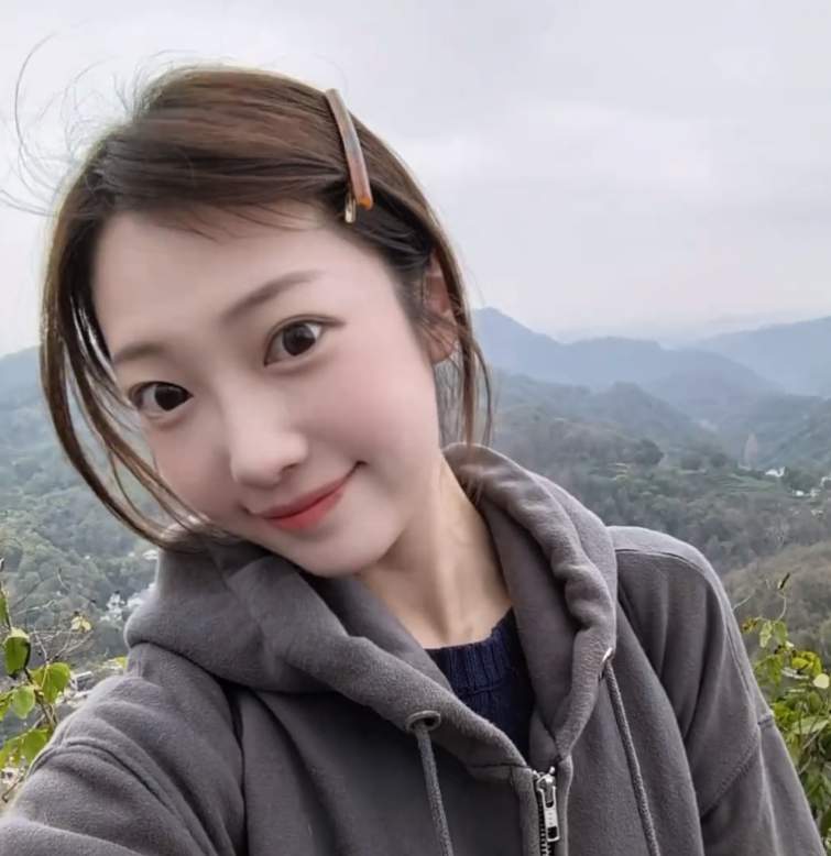 杭州“兔子警官”被车撞倒？本人报平安