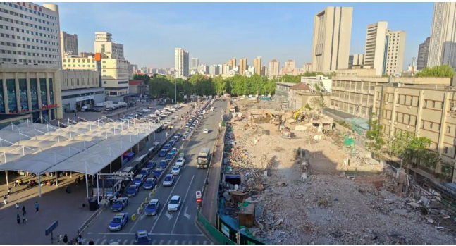 济南火车站改造加速，天龙大厦全部拆除，汽车站正在搬迁