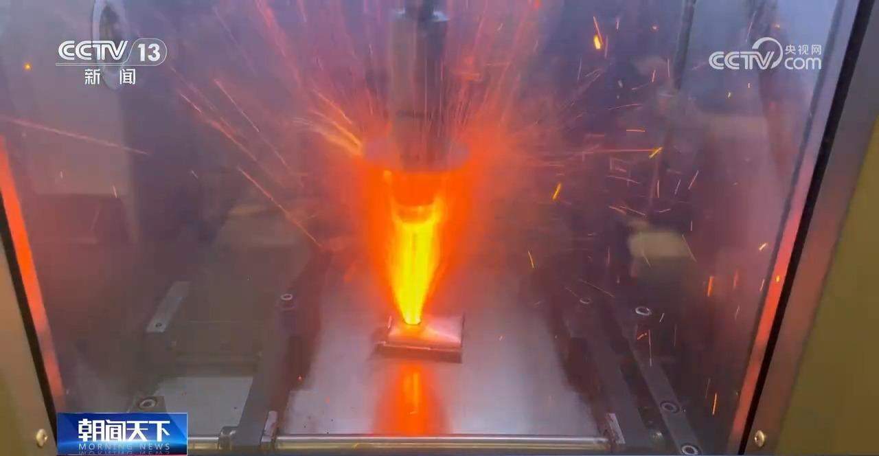 如何安全使用充电宝？跟记者去实验室看看极限测试