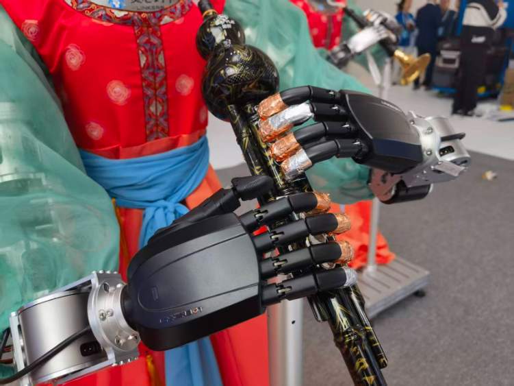 越来越巧，从一双“手”看机器人如何变身进阶