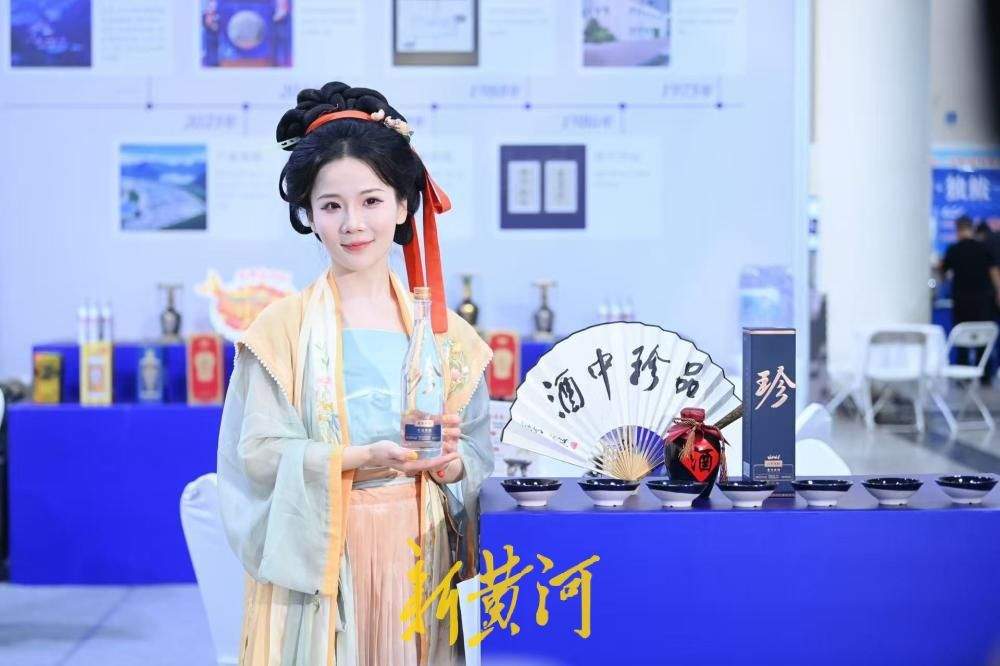 舌尖盛宴!鲁菜美食推广季开启,市民沉浸式逛吃