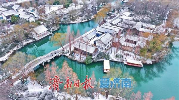 一年四季 泉在济南丨大雪纷飞覆泉城，大明湖畔绘冬韵