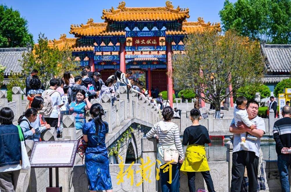 红墙映罗衣，济南府学文庙恢复开放