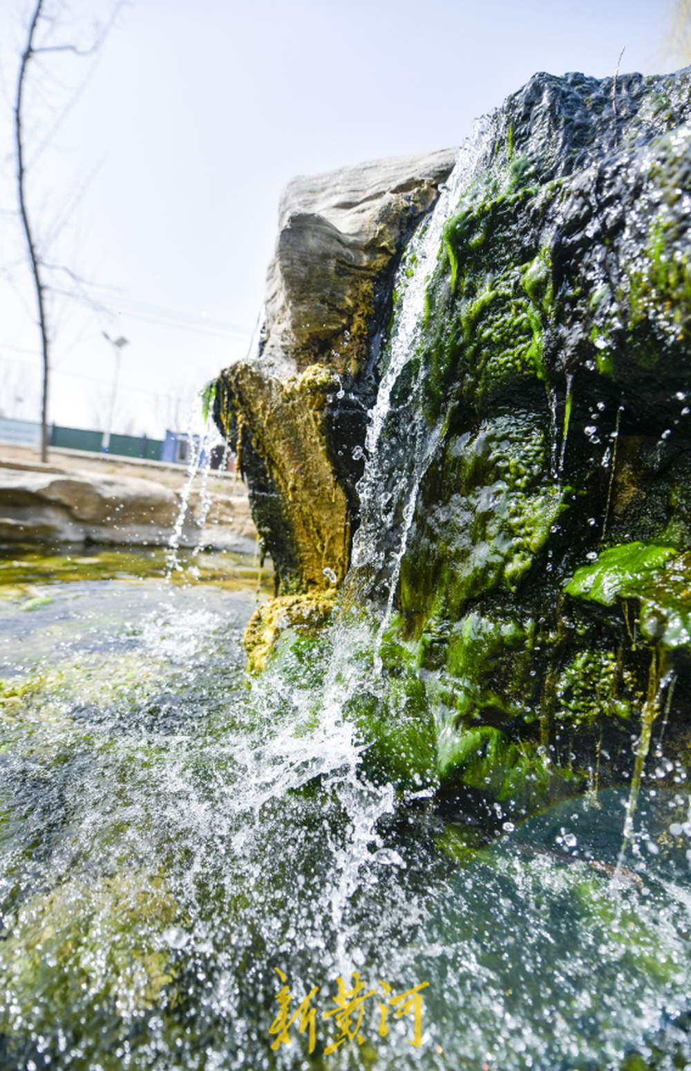 济南东站旁名泉提升 取水点形似“月牙飞瀑”