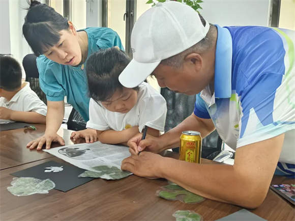 2025爱心暑期第一站｜社区暑期行 走进辛西社区播撒红色种子浇灌美育新芽