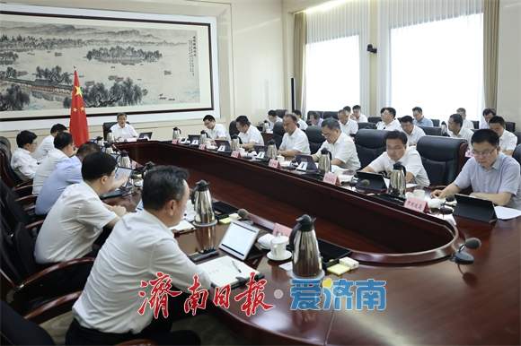 市政府党组理论学习中心组进行集体学习 于海田主持并讲话