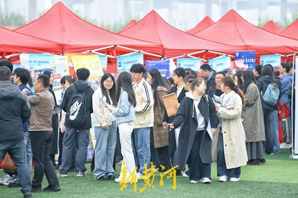 2026年驻济高校毕业生就业双选会举办，近万名高校毕业生入场求职