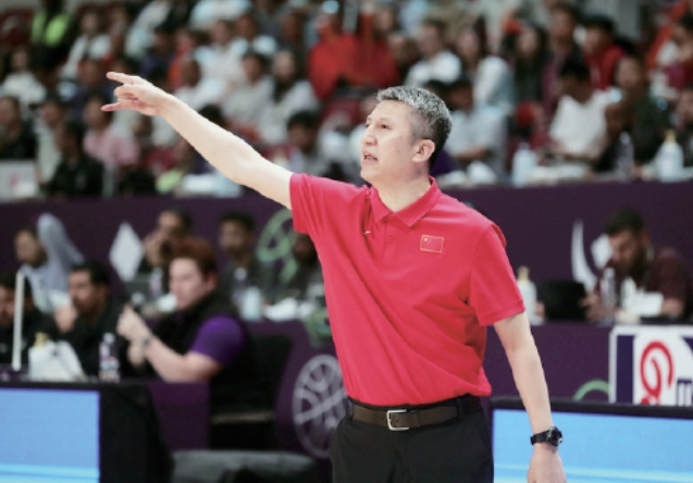 中国男篮时隔10年重返亚洲杯四强 掐灭韩国队三分，高诗岩防守立功