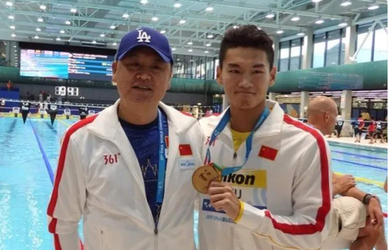 泪目 教练去世，他独自训练8个月！徐嘉余父亲：他压力很大