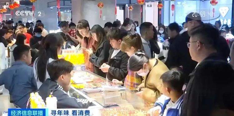 金价“狂飙”!还能不能买?