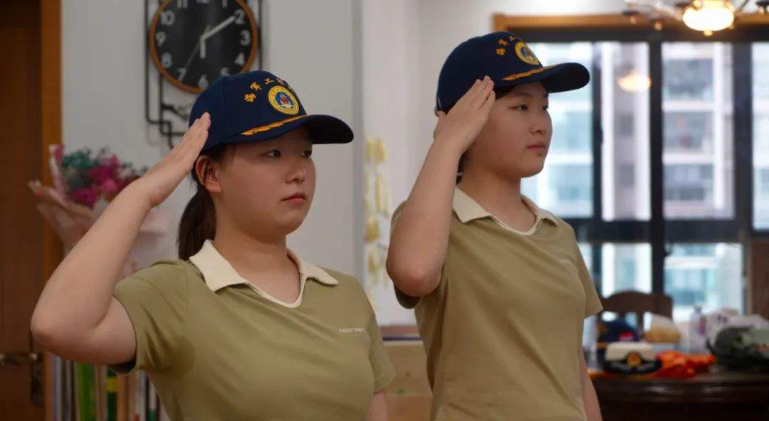 “复制粘贴”！双胞胎姐妹花，考上同一军校同一专业