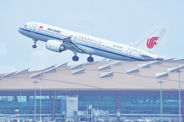 C919冲出国门 圆满完成首次国际商业航班飞行