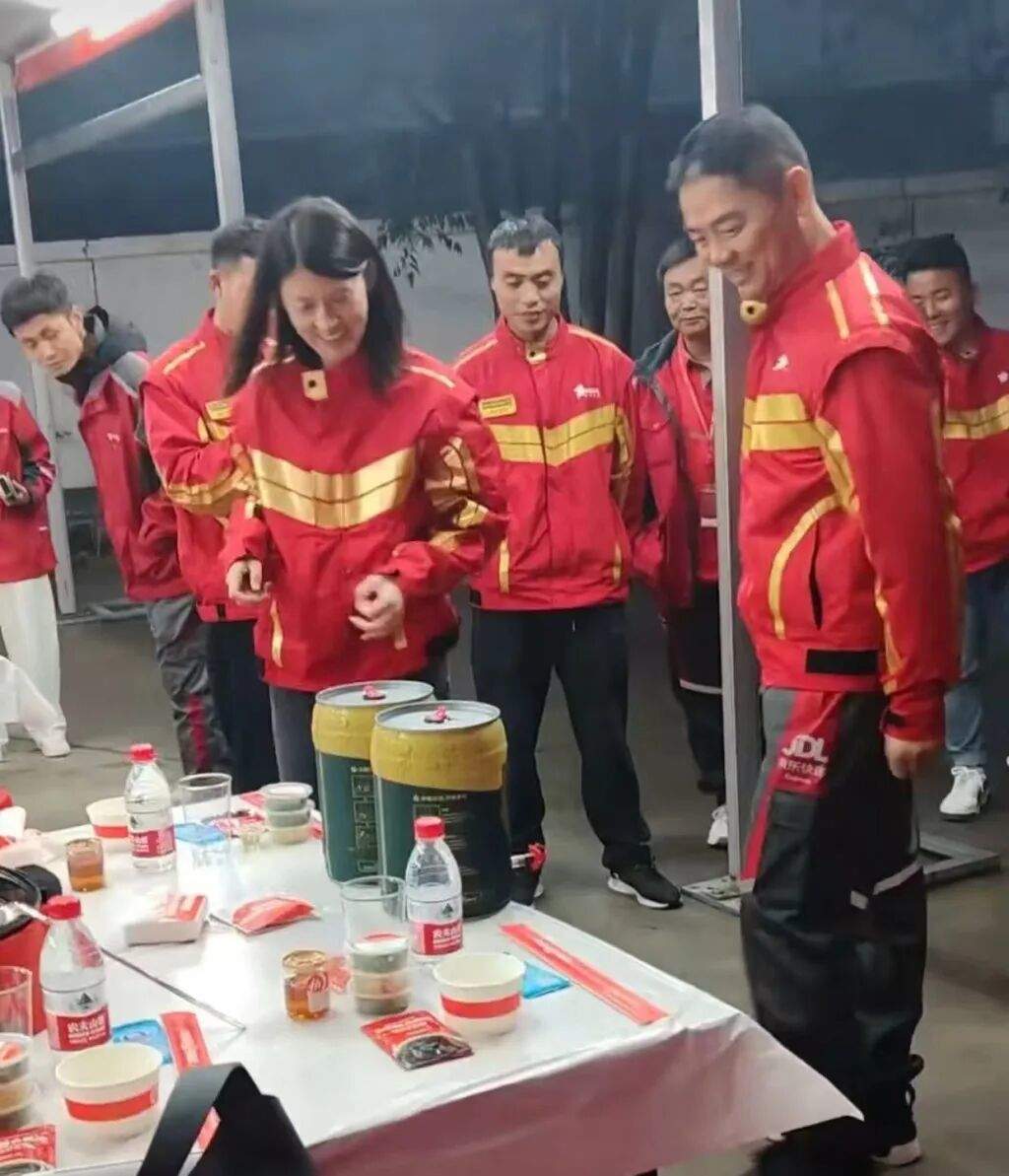 京东外卖员也要换新工服了?知情人士:系内测版其中一款