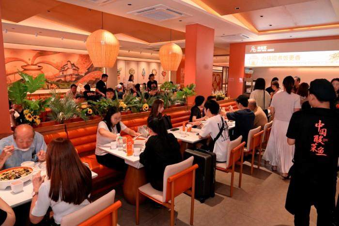 从规模引领到价值引领,鱼你在一起荣膺窄门餐眼年度多项奖项认证