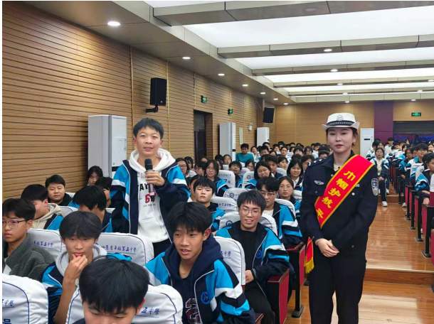 冬季守护、平安有我 ——单县公安局交管大队女子宣传队在行动