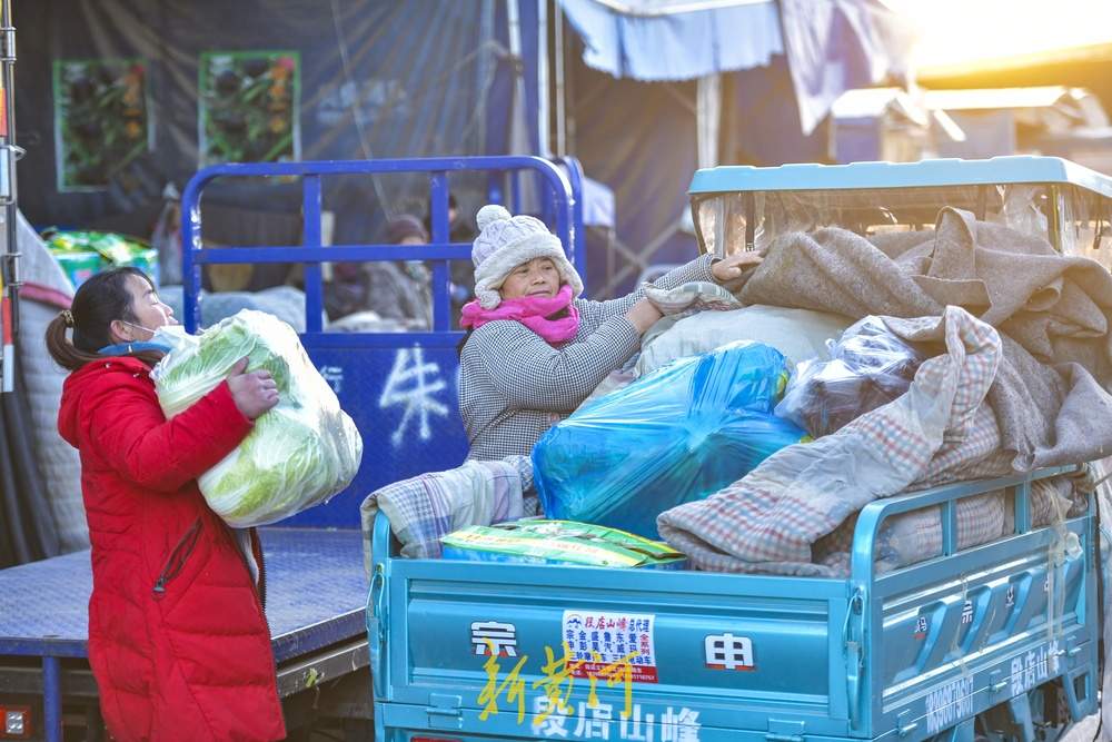 济南这家农产品市场凌晨两三点开工，菜篮子价格稳定