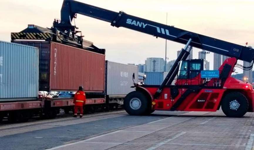 全国首趟！“一单制”跨境铁海联运班列烟台港发车，效率↑成本↓