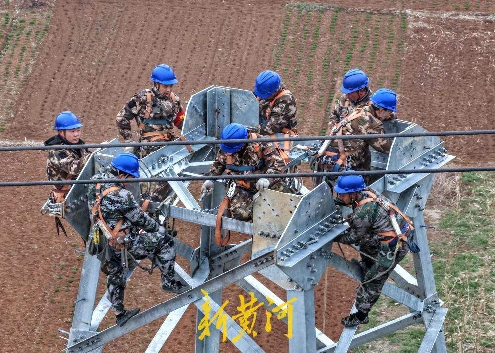 全线“首跨”！济枣铁路首条220kV跨既有线路电力线路迁改完成