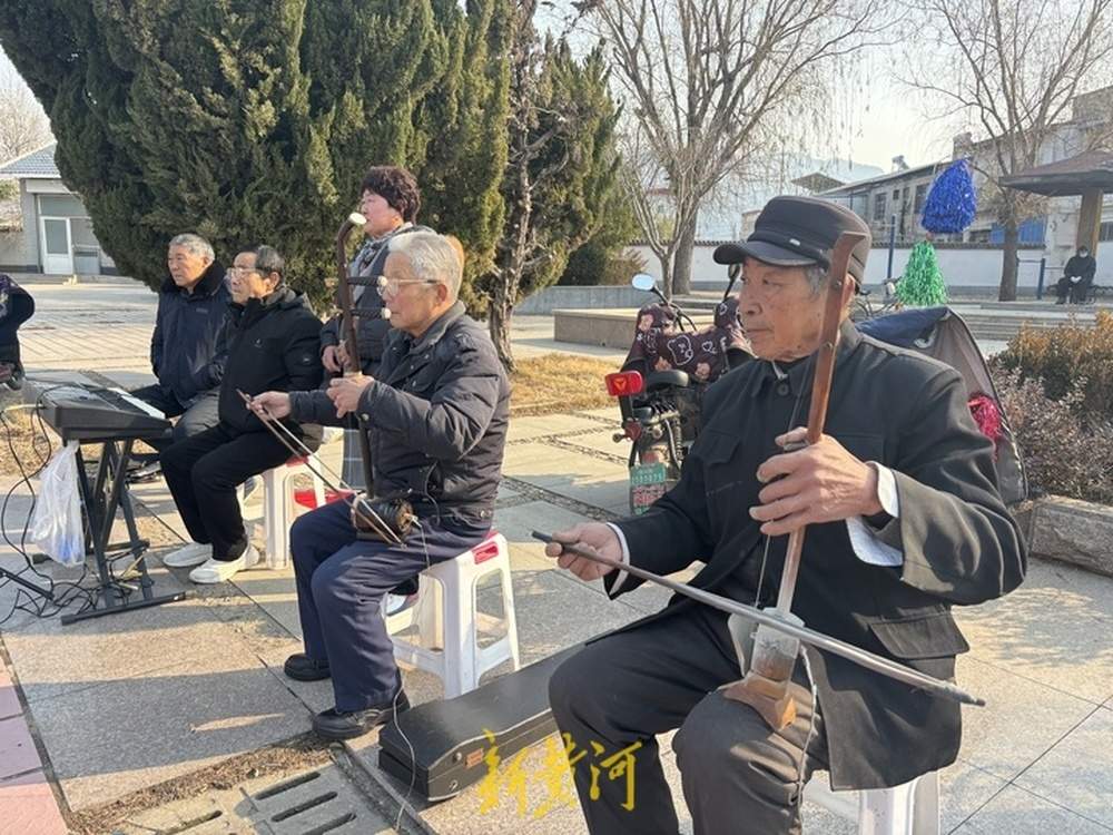 免费教跳舞22年，济南古稀老人自掏腰包买器材，带领舞队“玩出”青年风采