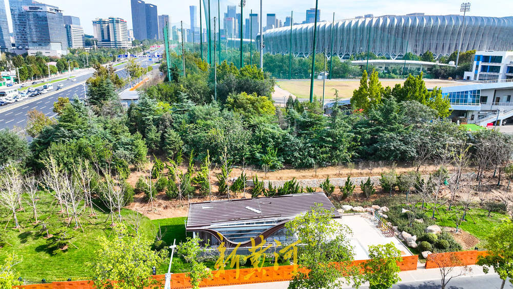 济南地铁换乘站新出入口露出地面 紧邻奥体中心CBD