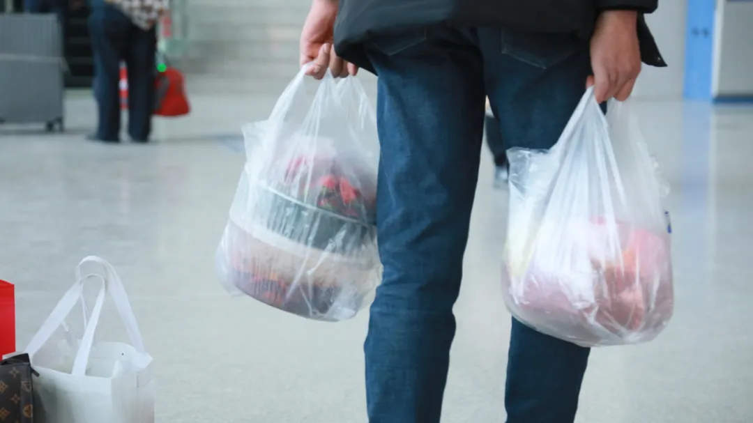 高铁站又现神秘打包盒，麻辣烫稳居“带货”榜首