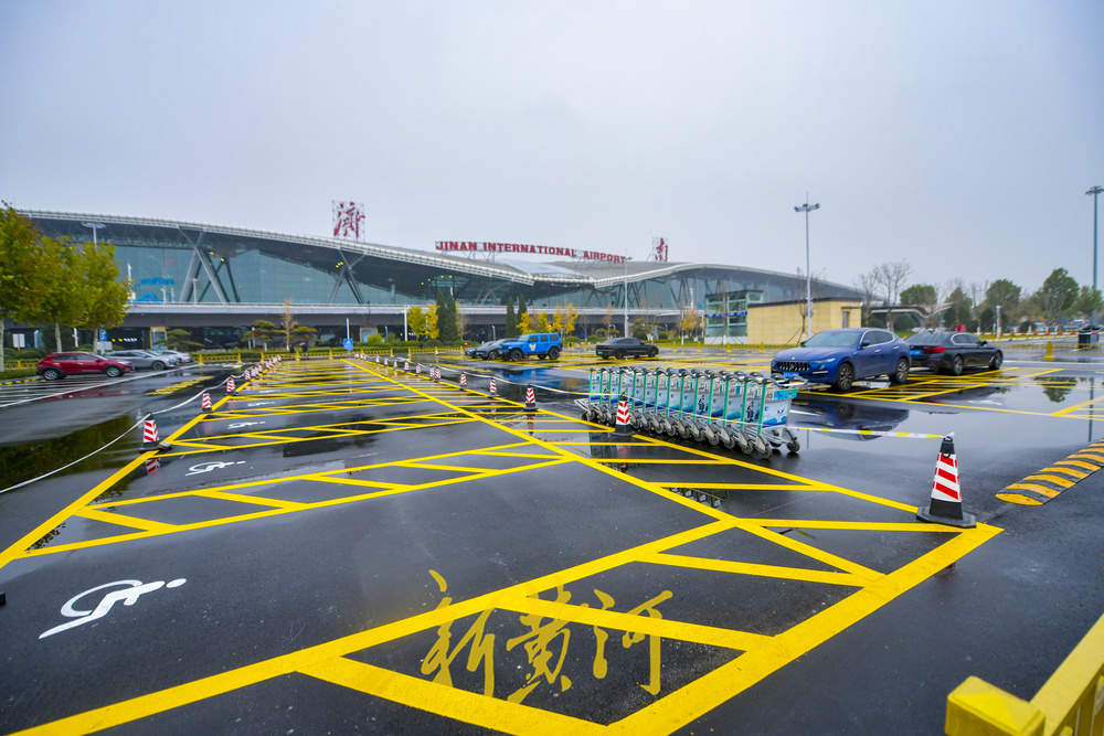 济南航空港停车场升级，新增残疾人停车位和网约车通道