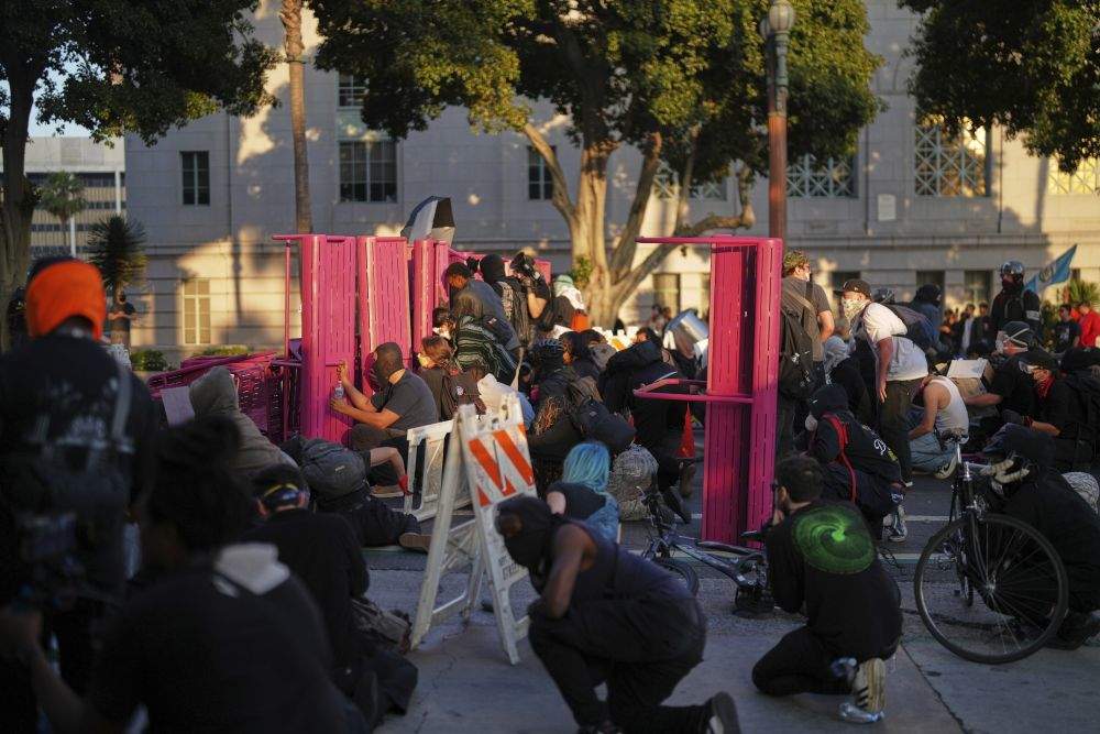 特朗普增兵,州政府调人……洛杉矶局势持续紧张