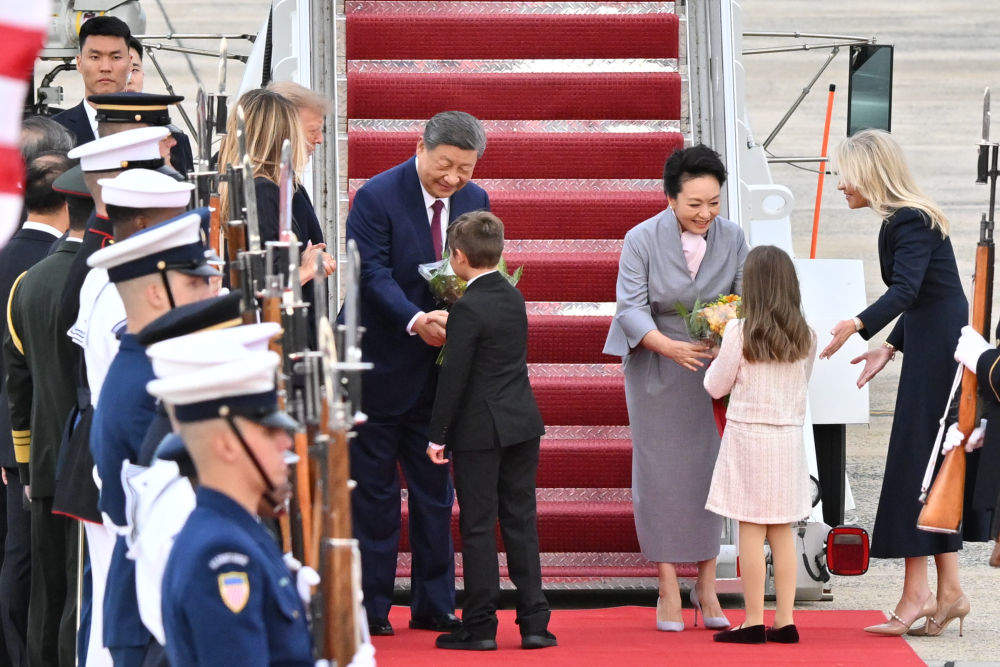 美国总统首次赴机场迎接中国国家主席