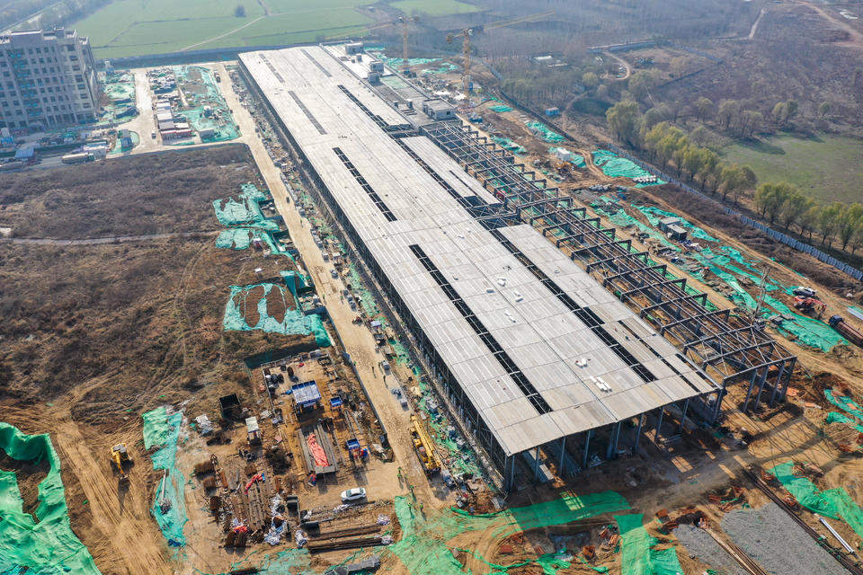 济南轨交8号线绣源河车辆段迎新进展，多座大型建筑即将封顶