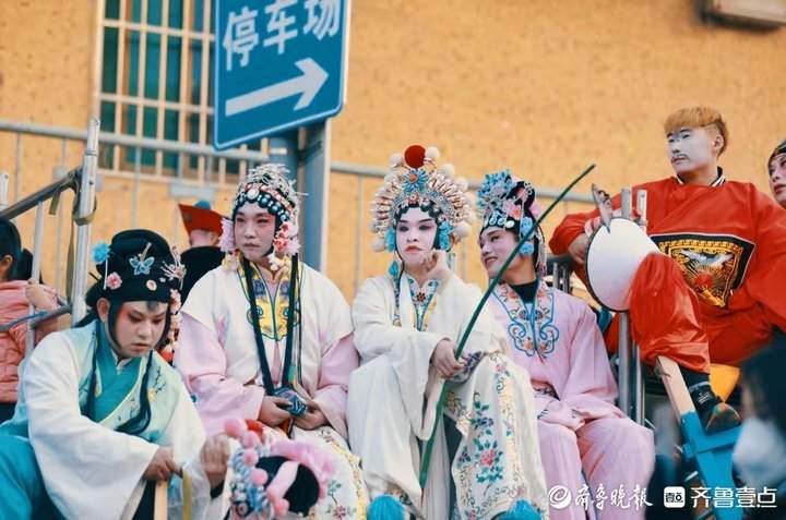提前大半年预订、演出将达四五百场，高跷“踩”出济南浓浓年味