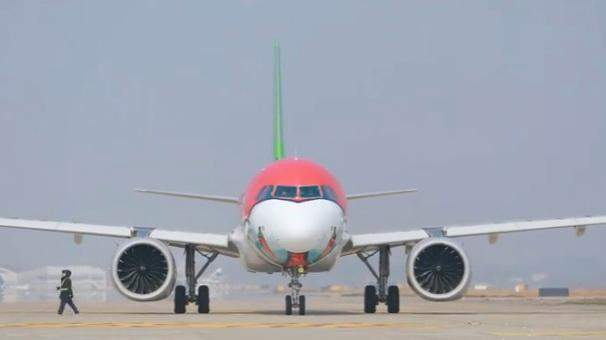 国内首次!空姐上班不再穿高跟鞋 常穿高跟鞋会伤膝盖、伤腰