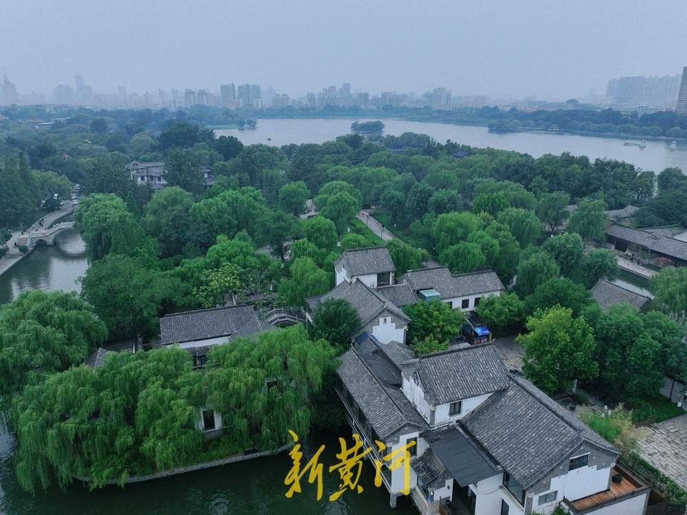 盛夏细雨中，邂逅大明湖水墨氤氲的夏日浪漫
