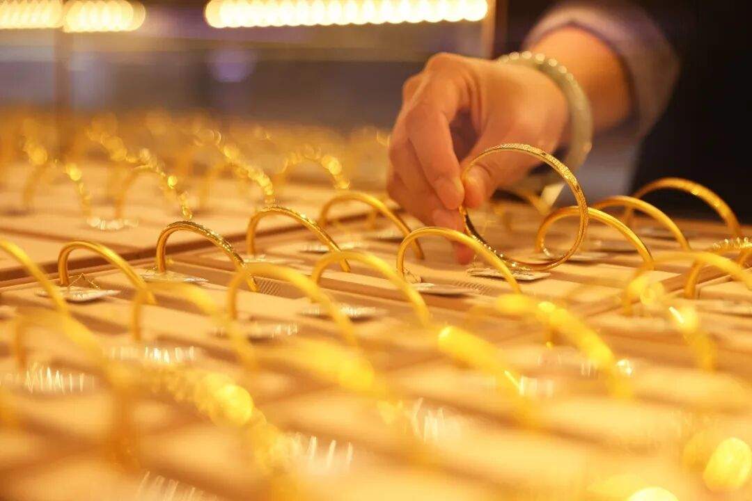 再创历史新高！金饰克价突破1500元