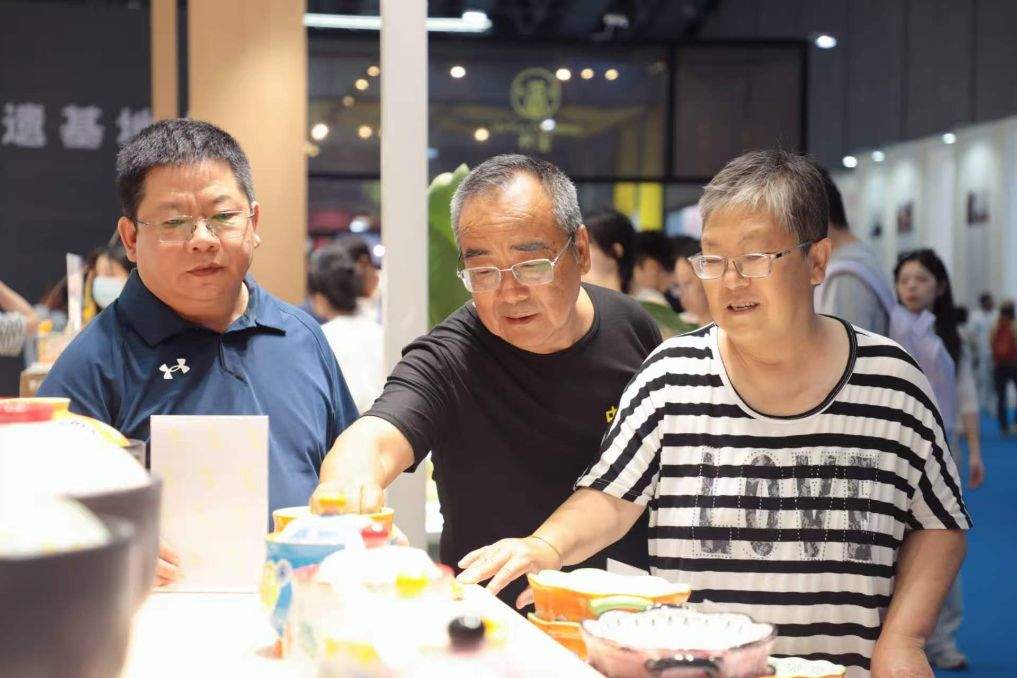 2026景德镇瓷博会吸引境内外千余家采购商参与